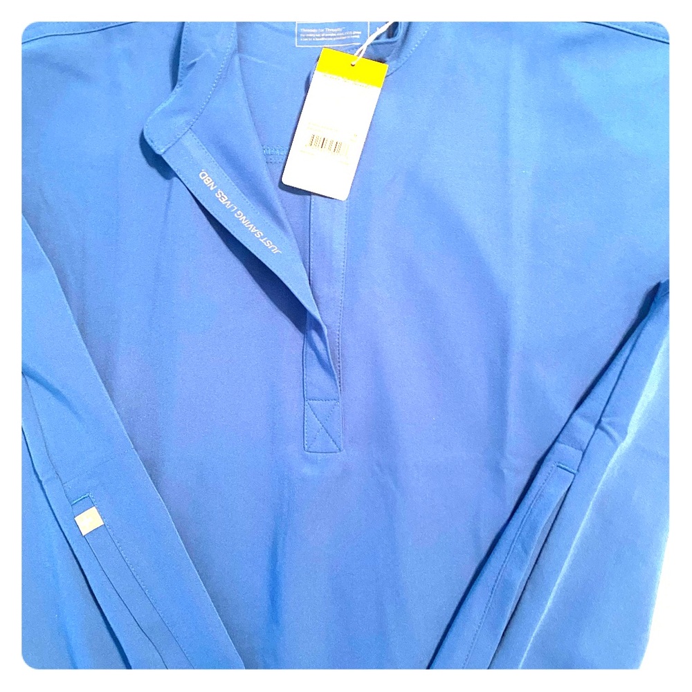 FIGS Scrubs Top size M